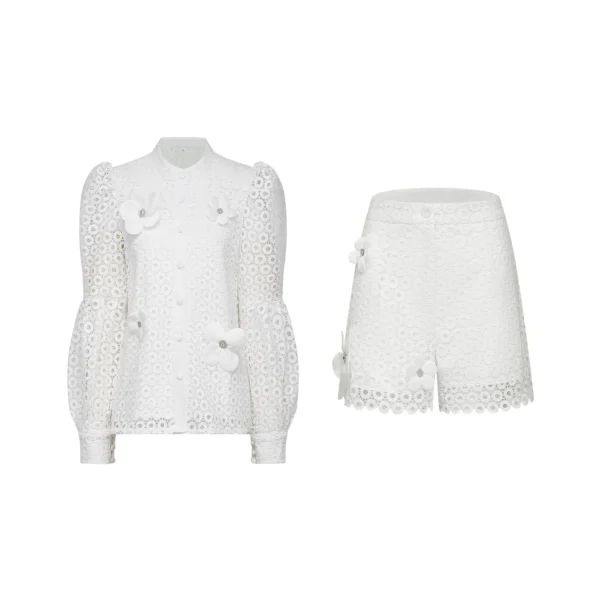 Calla – Matching set of blouse and shorts with cut-outs and artificial flowers