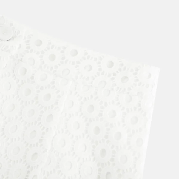 Calla – Matching set of blouse and shorts with cut-outs and artificial flowers