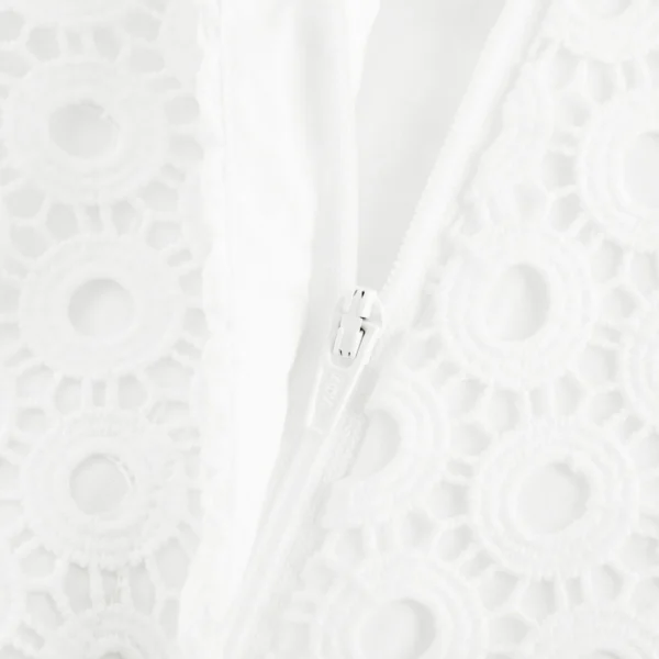 Calla – Matching set of blouse and shorts with cut-outs and artificial flowers