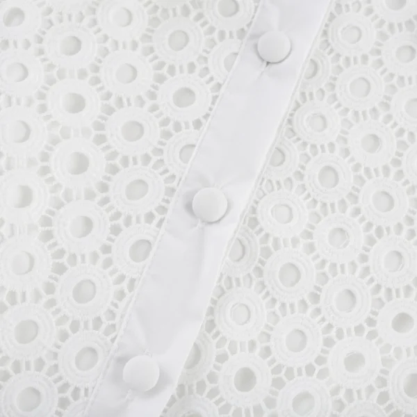 Calla – Matching set of blouse and shorts with cut-outs and artificial flowers